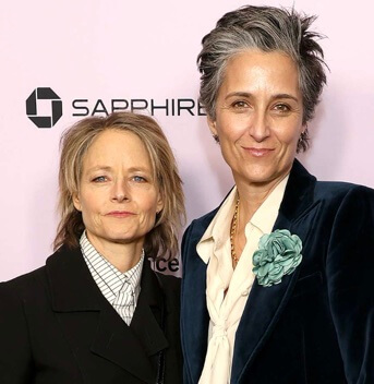  Jodie Foster and her partner.